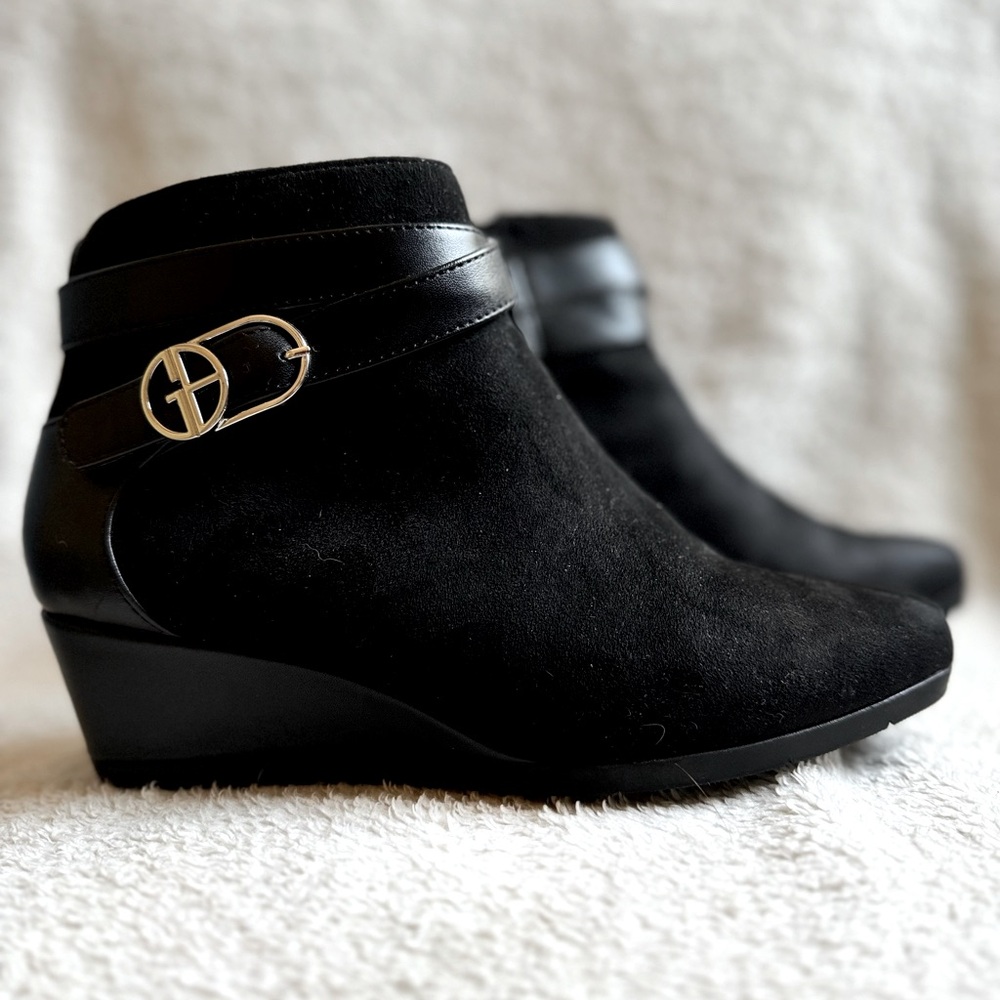 Black Giani Bernini ankle boots.